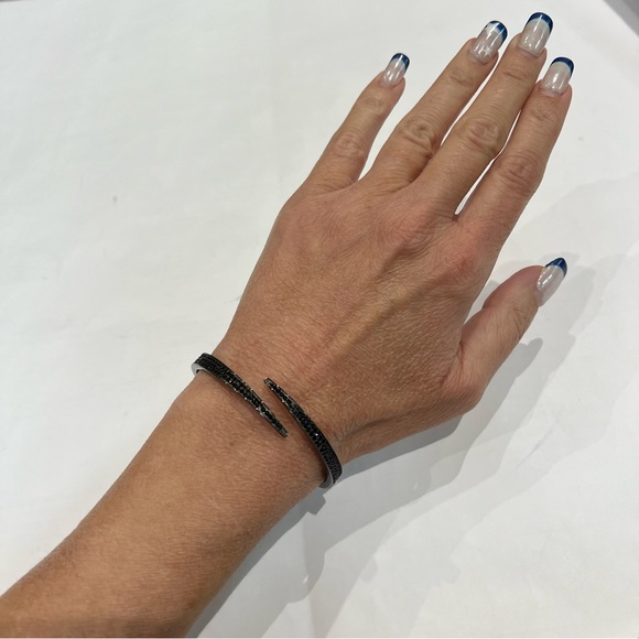 NWT Michael Kors “Black Out” Black Pave Encrusted Hinged Bangle - Picture 8 of 13